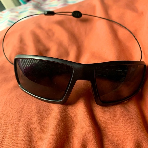 Crossfire Sunglasses with Cãblz Eyewear Holder Attached - Picture 1 of 5